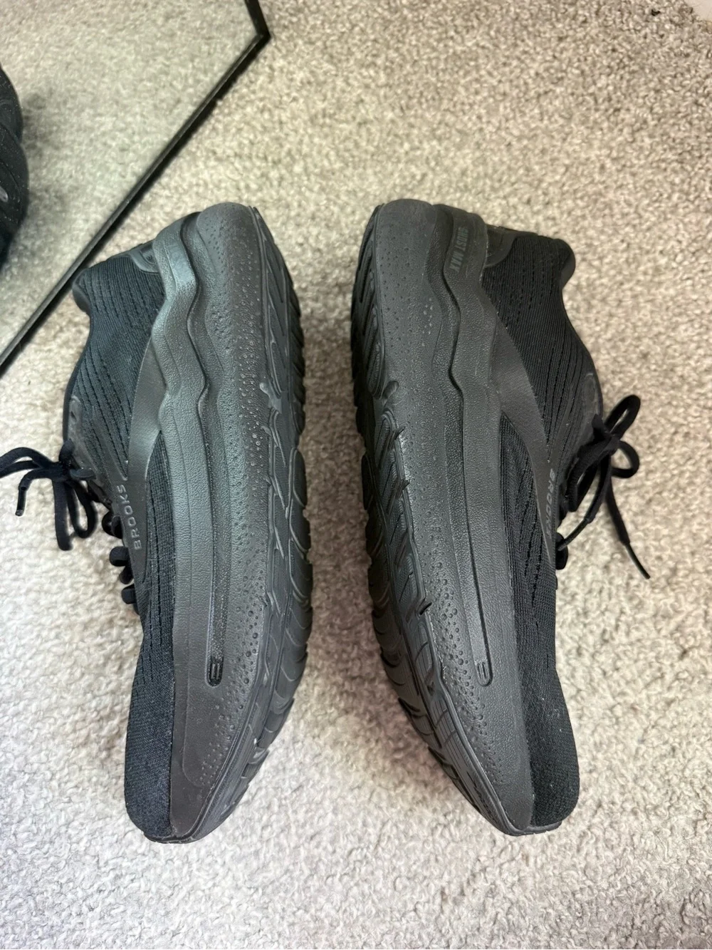 Brooks Womens Ghost Max 2 Running Shoes US 8.5 Wide Black Athletic